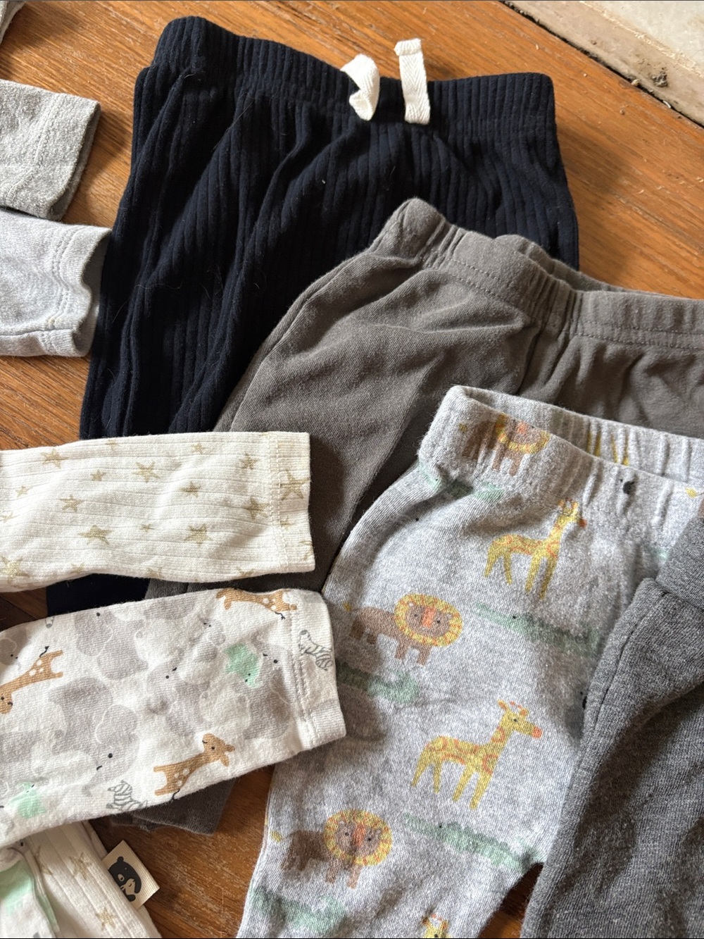 Gender Neutral 0-3M bundle - Picture 4 of 5